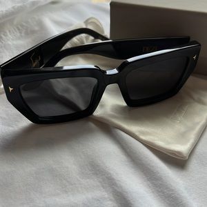 Dezi Switch Sunglasses